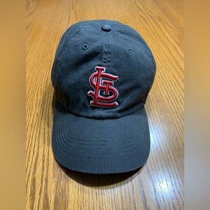 Men’s St. Louis Cardinals fitted baseball cap in size XXL.
